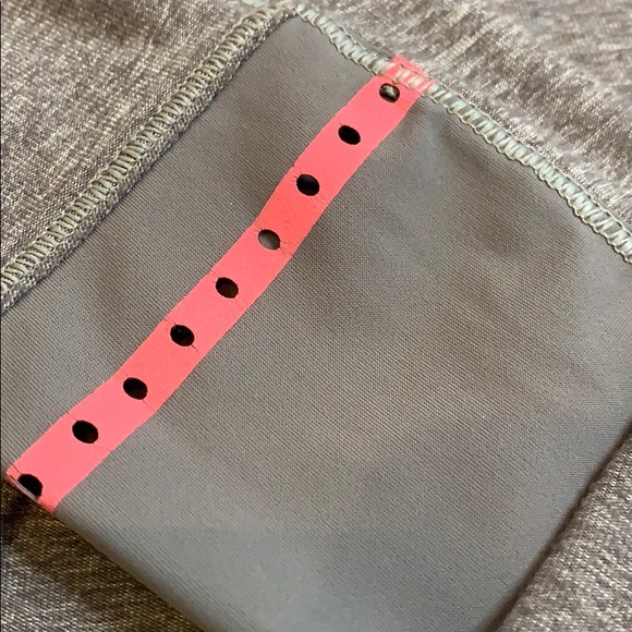 *SOLD* Lululemon 1/4 zip Grey Pace Pusher Pullover - Picture 12 of 12